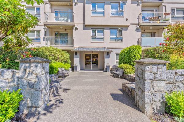 Victoria, BC V8R 4P1,1715 Richmond Ave #407