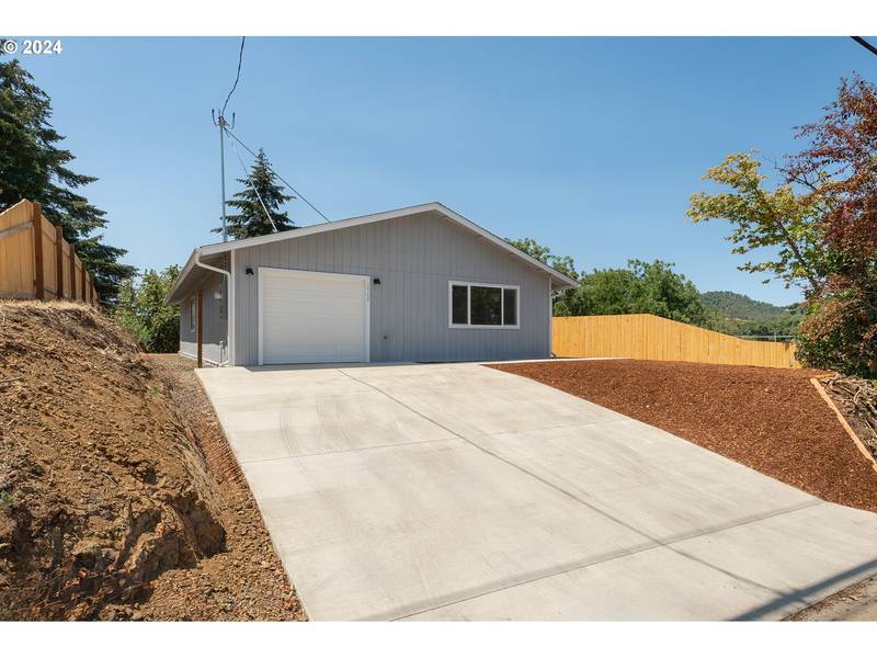 1578 NW EDEN ST, Roseburg, OR 97470