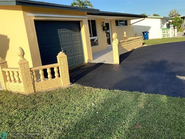 8571 NW 26th St, Sunrise, FL 33322