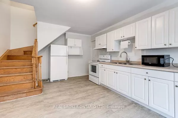 Toronto C13, ON M3B 2Y4,3 Yewfield CRES #Upper