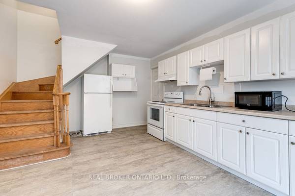 Toronto C13, ON M3B 2Y4,3 Yewfield CRES #Upper