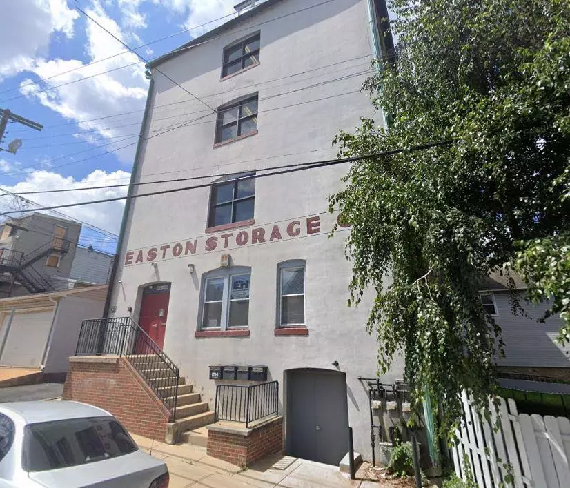 Easton, PA 18042,1104 Spruce Street #B