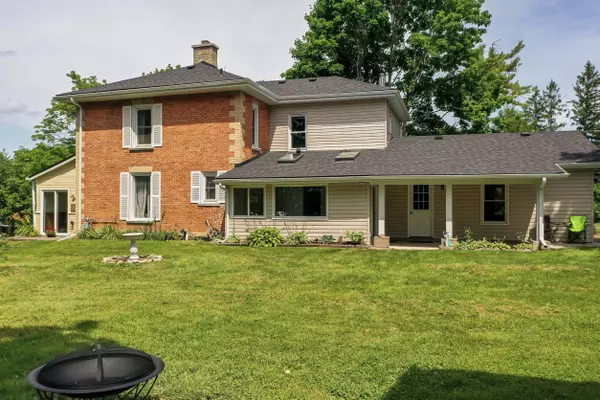 Smith-ennismore-lakefield, ON K0L 2H0,6 Rolliston ST