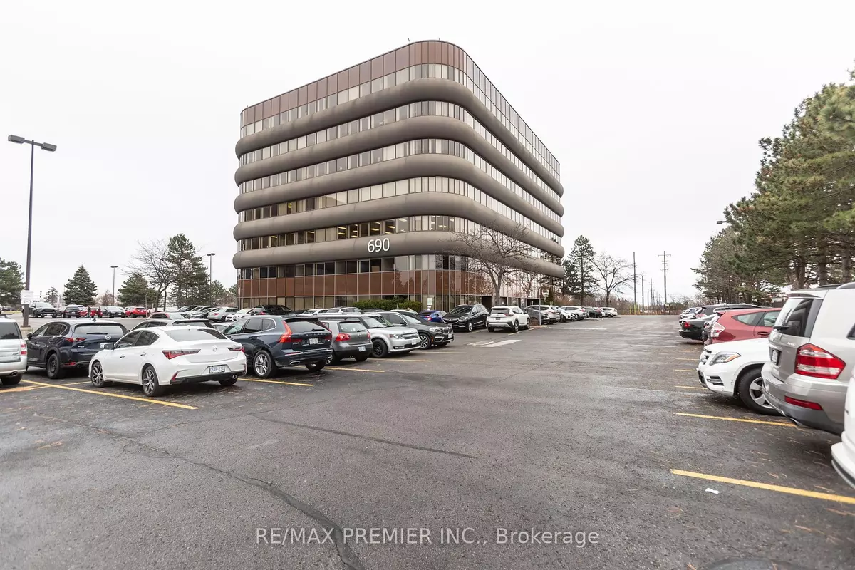 Oakville, ON L6K 3X9,690 Dorval DR #200-08