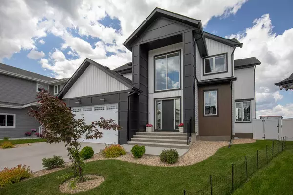 8 Cameron CT, Lacombe, AB T4L 0K3