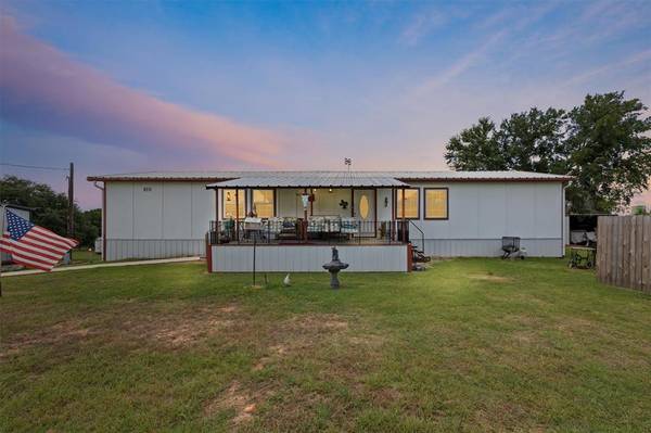 810 Neptune Drive, Granbury, TX 76049