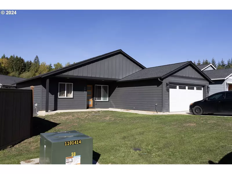 303 OAK ST, Winlock, WA 98596