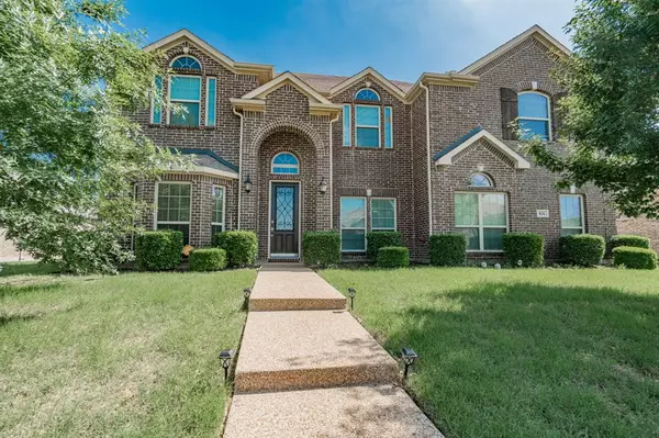 824 Regal Bluff Lane, Desoto, TX 75115