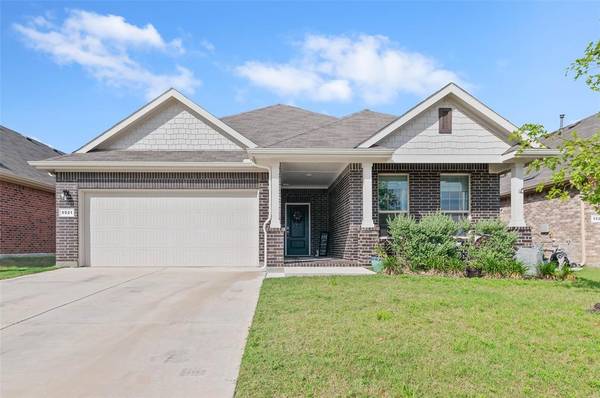 5521 Round Hill Road,  Denton,  TX 76210