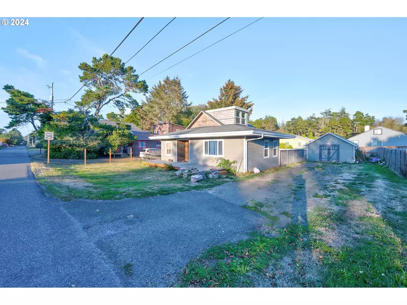 6716 SW HARBOR AVE, Lincoln City, OR 97367