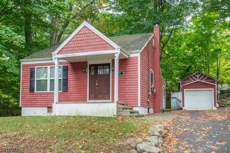 20 Wills Ave, Hopatcong Boro, NJ 07874