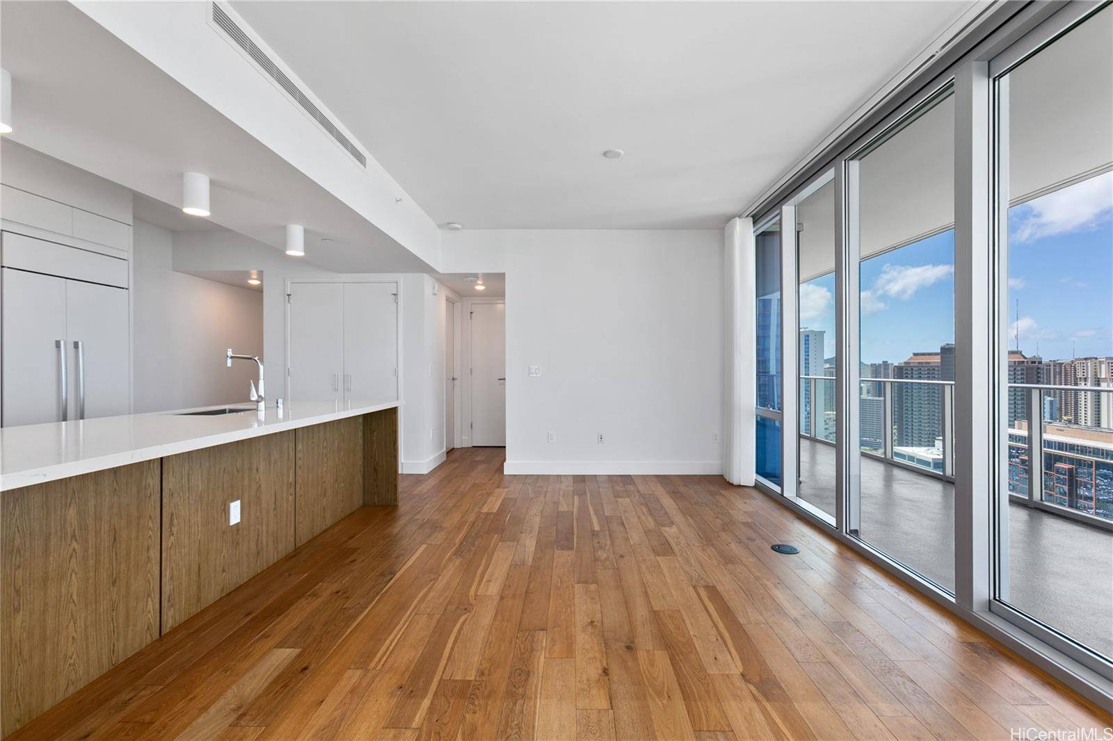 Honolulu, HI 96814,629 Keeaumoku Street #3401