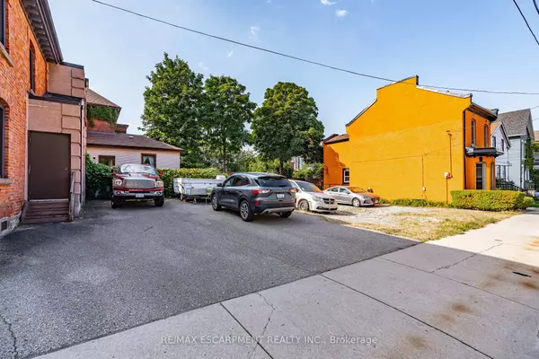 Hamilton, ON L8N 2J4,126 Catharine ST S