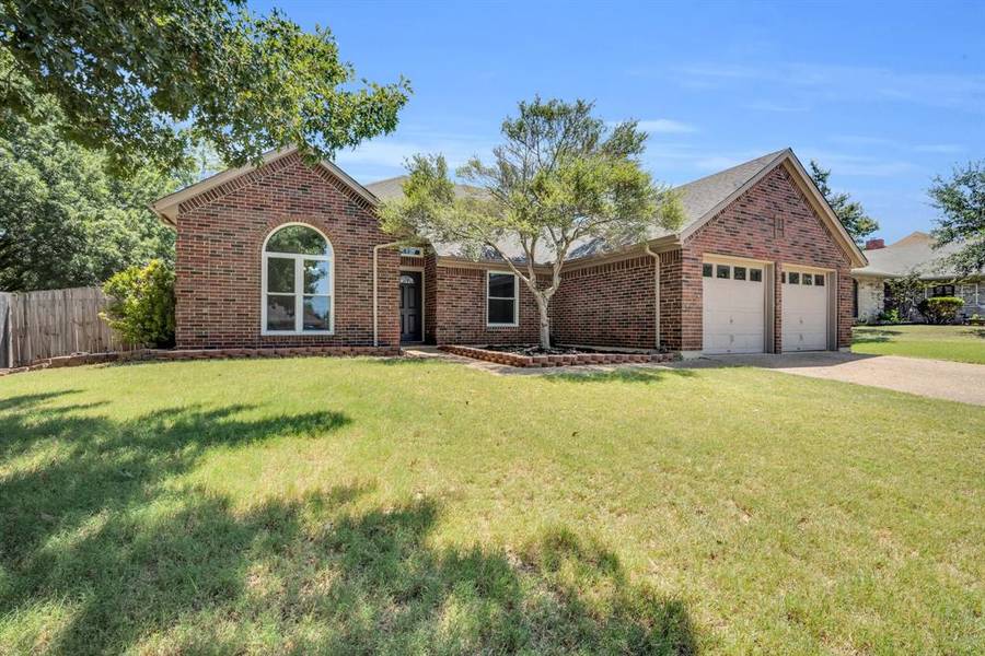 112 NE Mcalister Road, Burleson, TX 76028