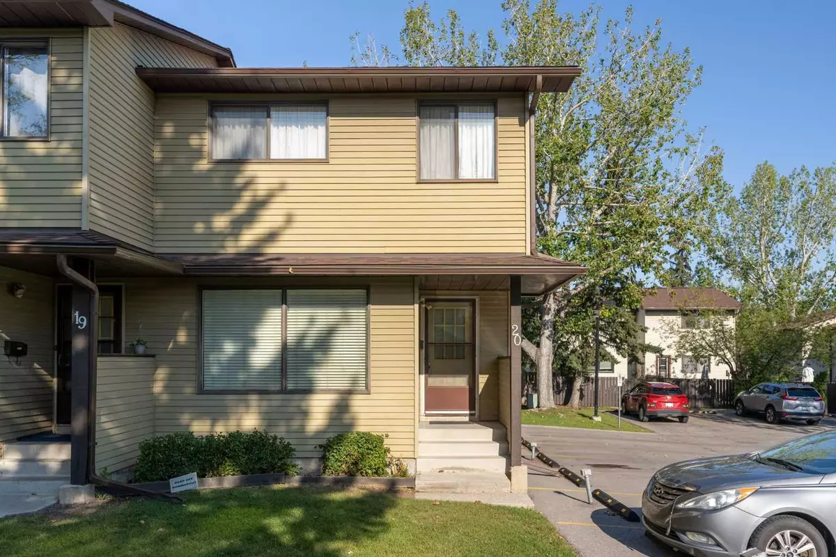 Calgary, AB T3K 2B2,380 Bermuda DR NW #20