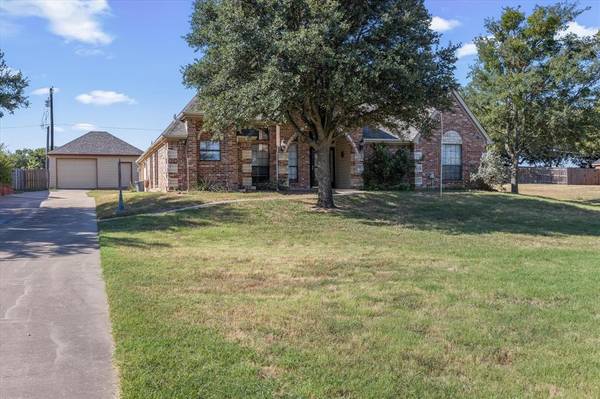 207 Aqua Vista Drive, Granbury, TX 76049