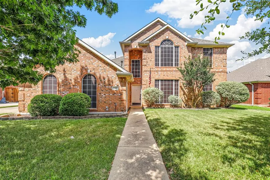 816 Flagstone Drive, Burleson, TX 76028