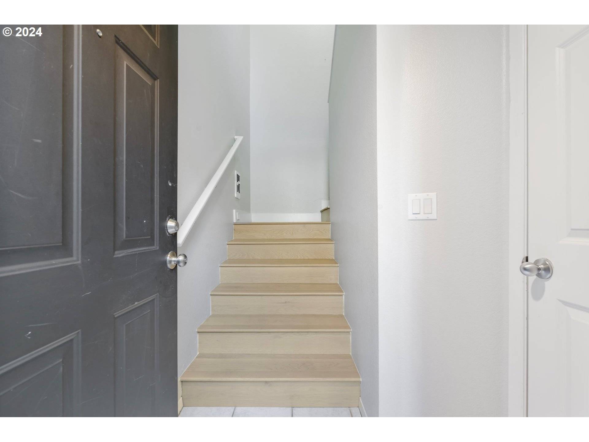 Lake Oswego, OR 97035,5225 JEAN RD #501