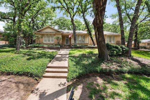 1809 Woodridge Drive, Arlington, TX 76013