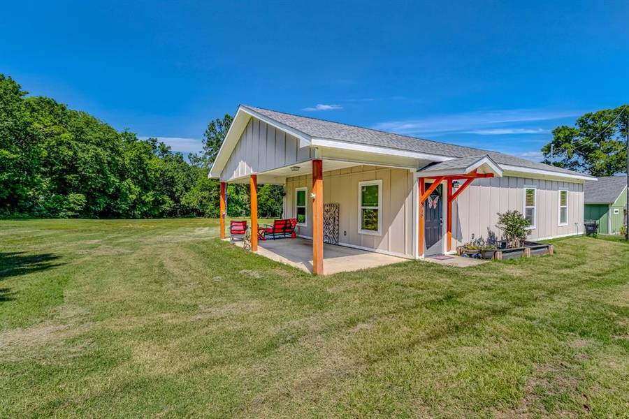 838 W Quitman, Emory, TX 75440