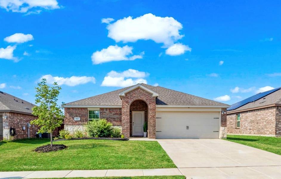 957 Glover Drive, Aubrey, TX 76227