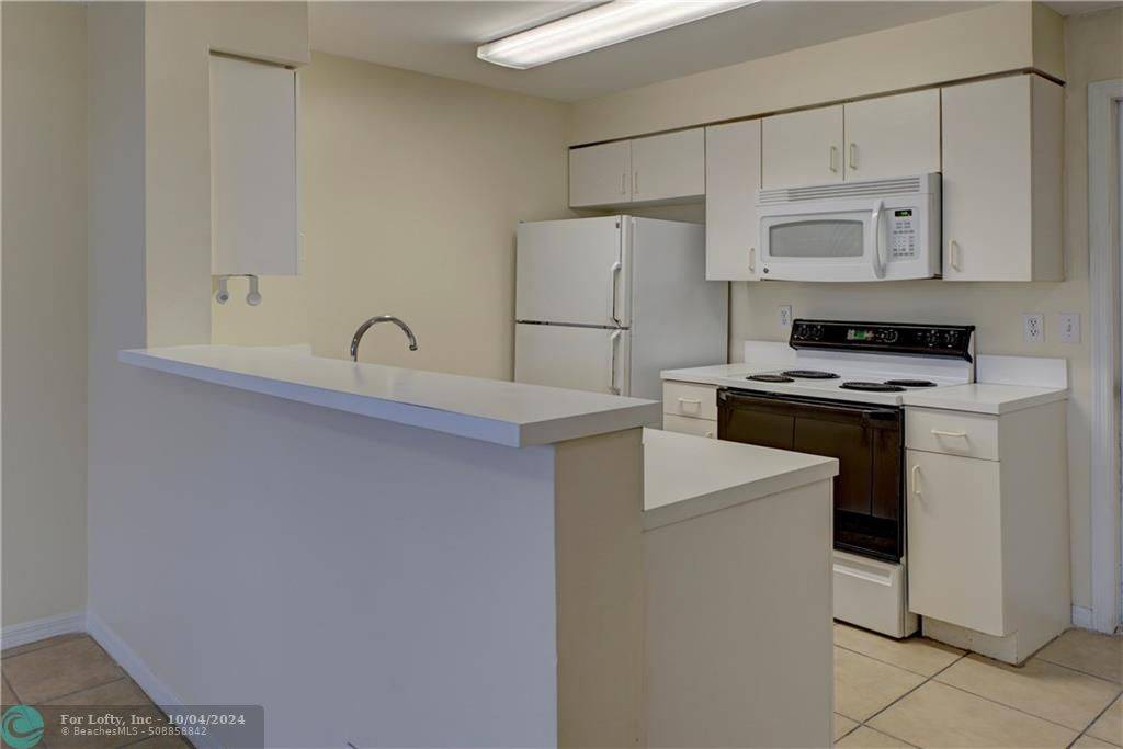 Weston, FL 33326,910 Sorrento Dr  #3