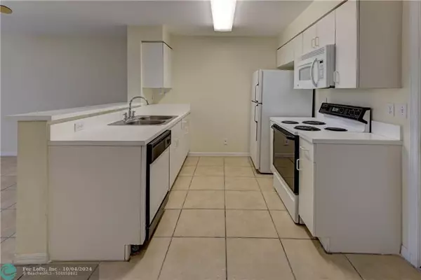 Weston, FL 33326,910 Sorrento Dr  #3