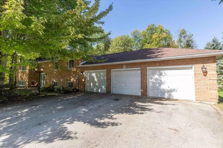 38 Lamers RD, Clearview, ON L0M 1N0