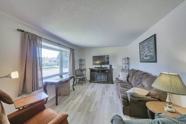 Calgary, AB T2J 3G1,1356 Lake Michigan CRES Southeast