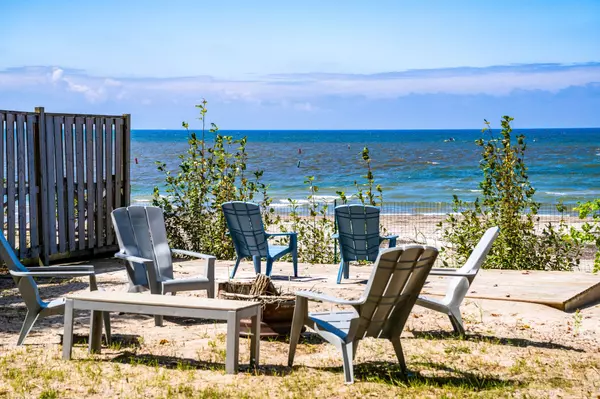 Wasaga Beach, ON L9Z 2M1,156 Santos LN N