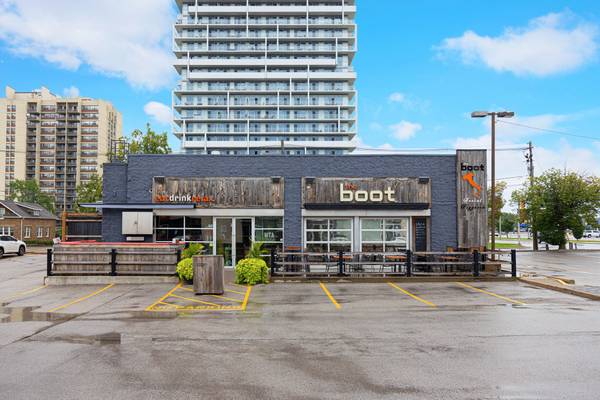 Oakville, ON L6K 3E1,579 Kerr ST #13