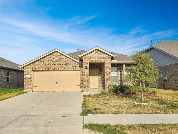 2312 Sadlers Creek Lane, Fort Worth, TX 76108