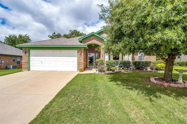 712 W Sheila Circle, Joshua, TX 76058