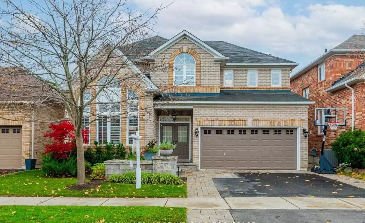 Oakville, ON L6M 4X4,2284 Foxhole CIR