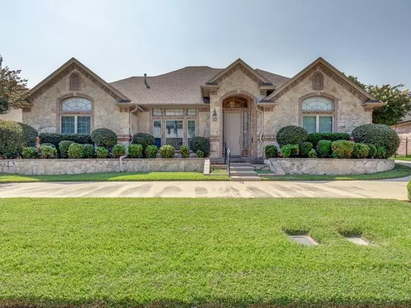 1847 Southpark Drive,  Arlington,  TX 76013