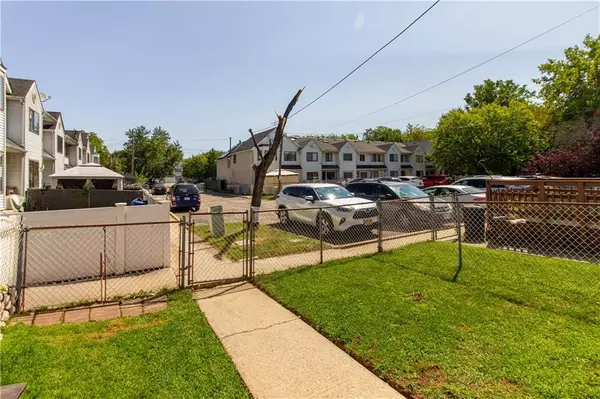 Staten  Island, NY 10303,327 Mersereau AVE