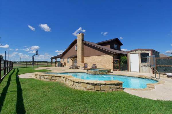 451 W SIXTH Street, Muenster, TX 76252