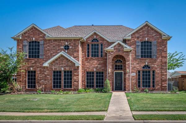 2807 Gillespie Lane, Grand Prairie, TX 75052