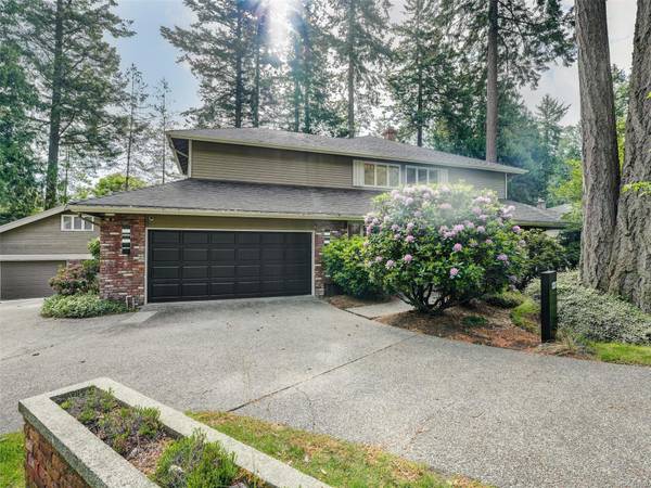 Saanich, BC V8Y 2R2,1011 Kentwood Pl