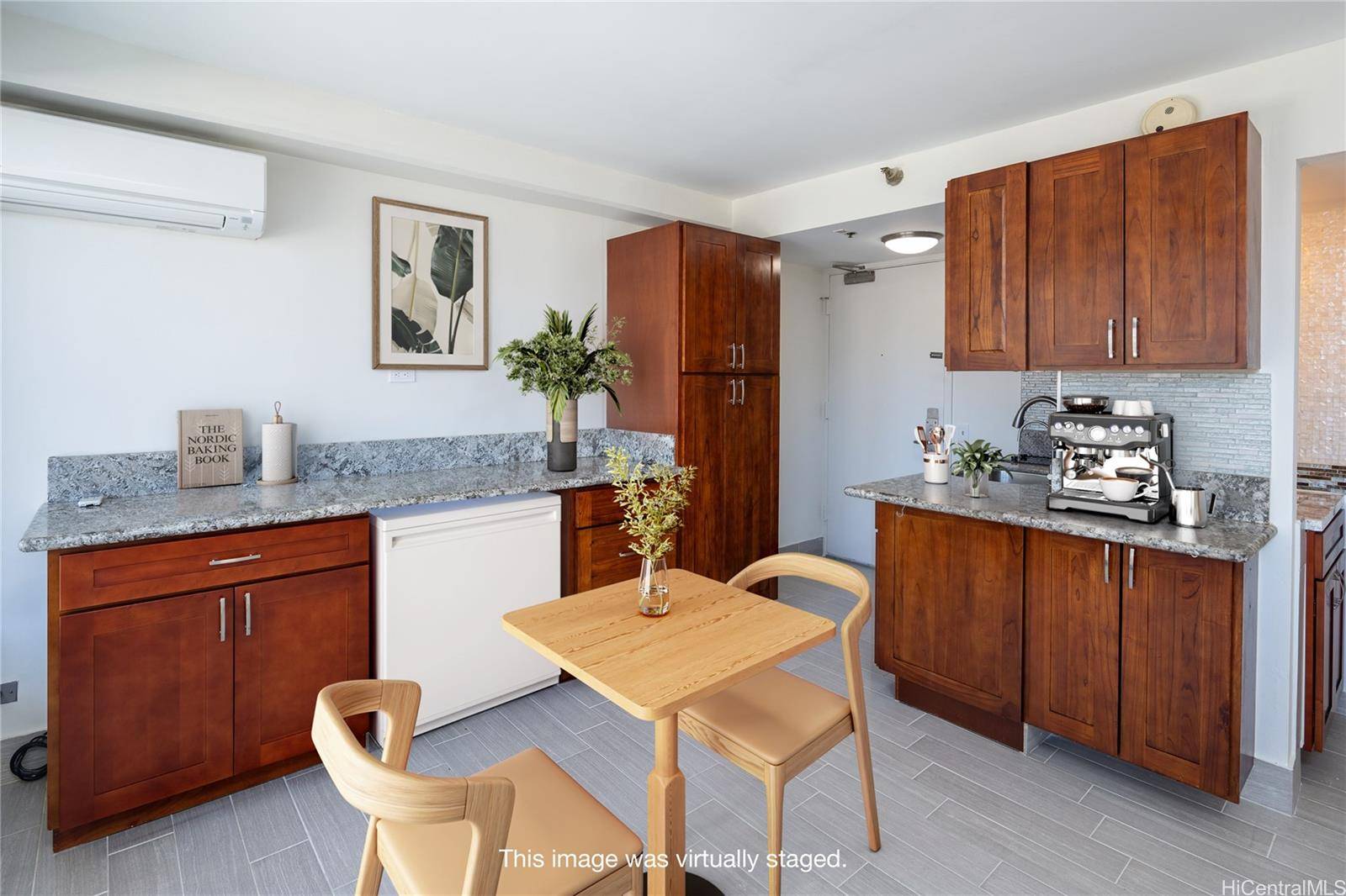 Honolulu, HI 96815,444 Kanekapolei Street #1504