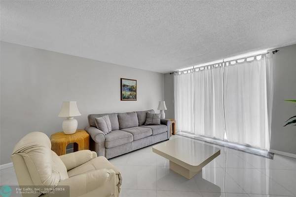 Hallandale Beach, FL 33009,3161 S OCEAN DR  #207