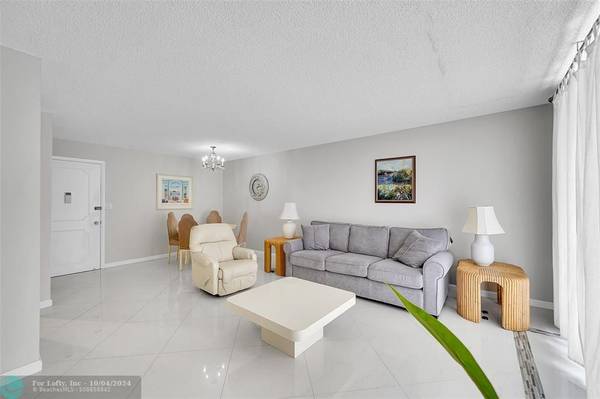 Hallandale Beach, FL 33009,3161 S OCEAN DR  #207