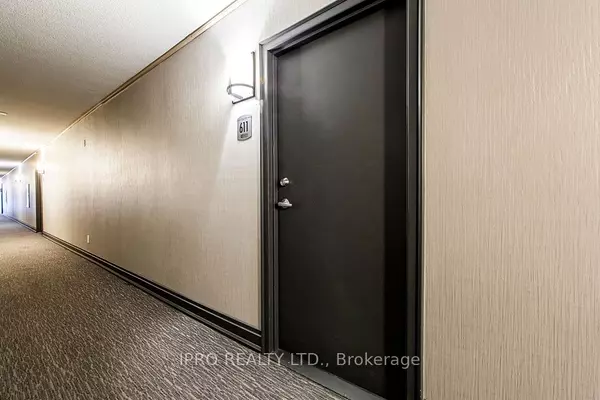 1000 Cedarglen Gate #611, Mississauga, ON L5C 3Z5