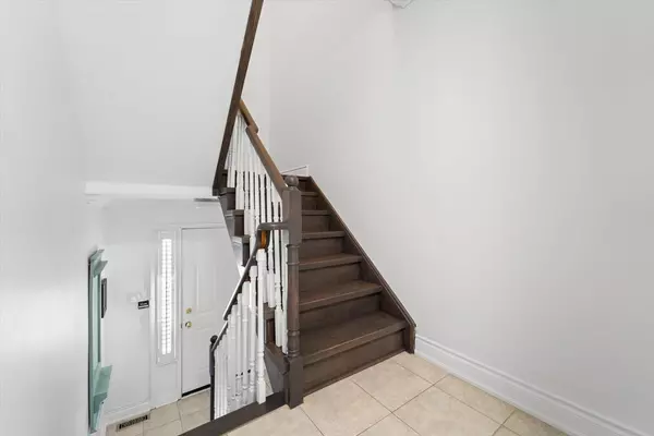 Vaughan, ON L4L 1W5,8050 Islington AVE #11