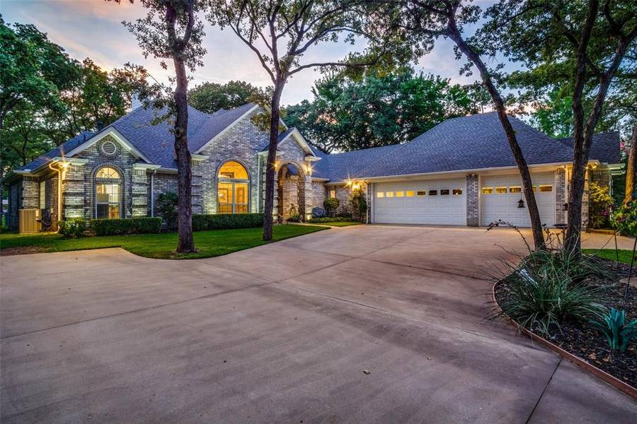 12215 Lake Forest Drive, Azle, TX 76020