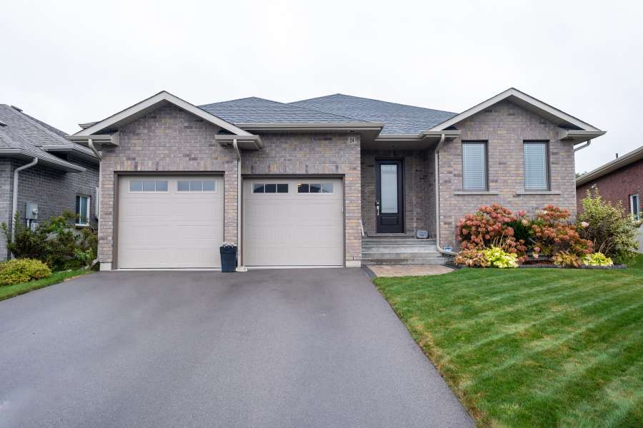 24 Liberty CRES, Quinte West, ON K8V 0G2