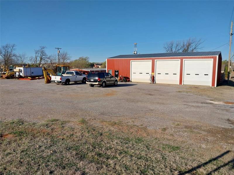 317 N Van Buren Avenue, Elk City, OK 73644