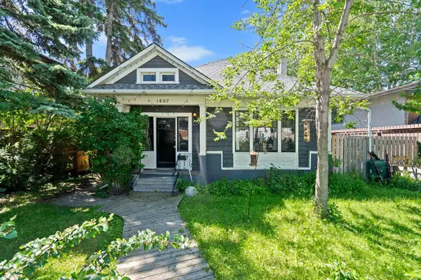 Calgary, AB T2T 1Z1,1807 33 AVE SW