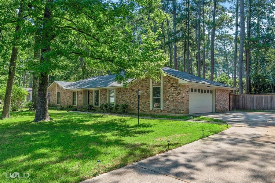 221 Whispering Pine Drive, Haughton, LA 71037