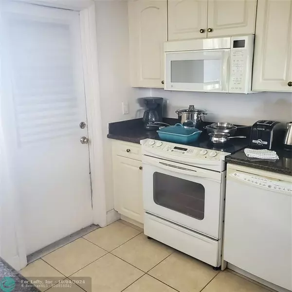 Pompano Beach, FL 33062,750 N Ocean Blvd  #1409